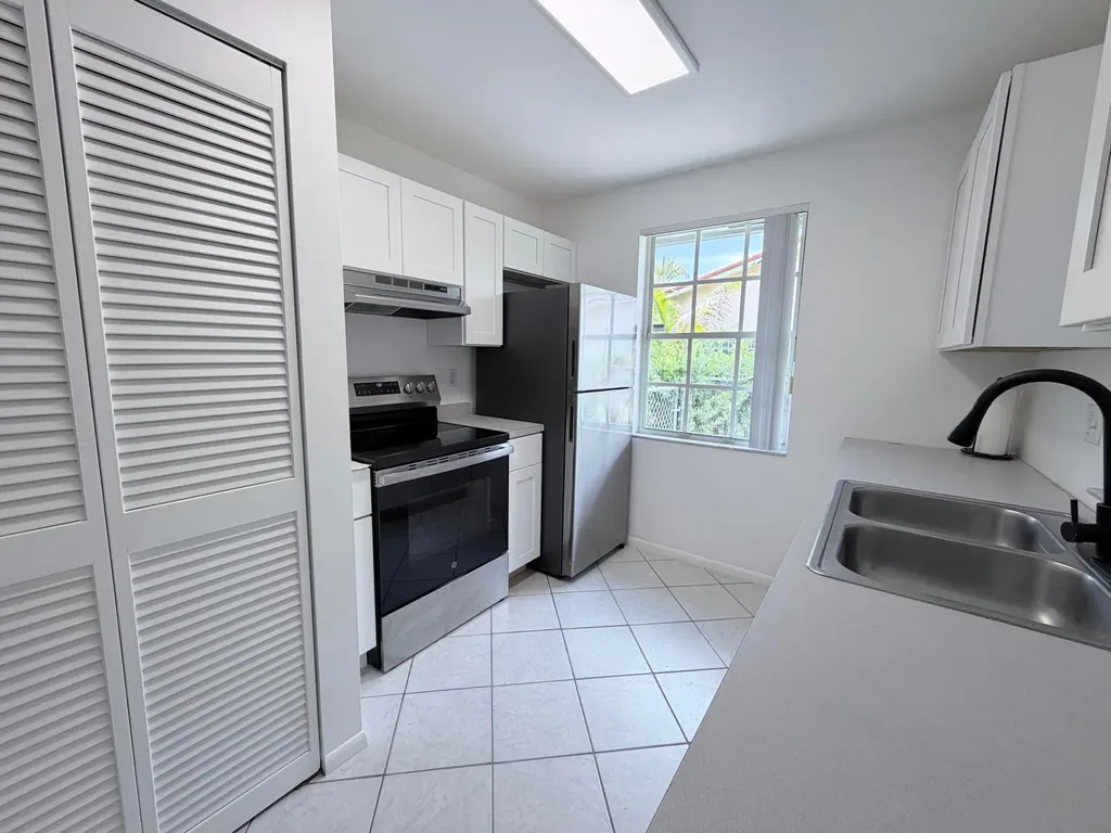 2562 NW 82nd Terrace Coral Springs FL 33065