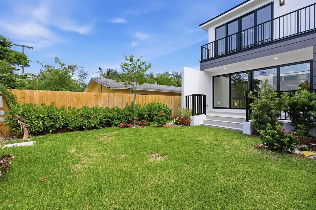 821 SW 1st Street Fort Lauderdale FL 33312