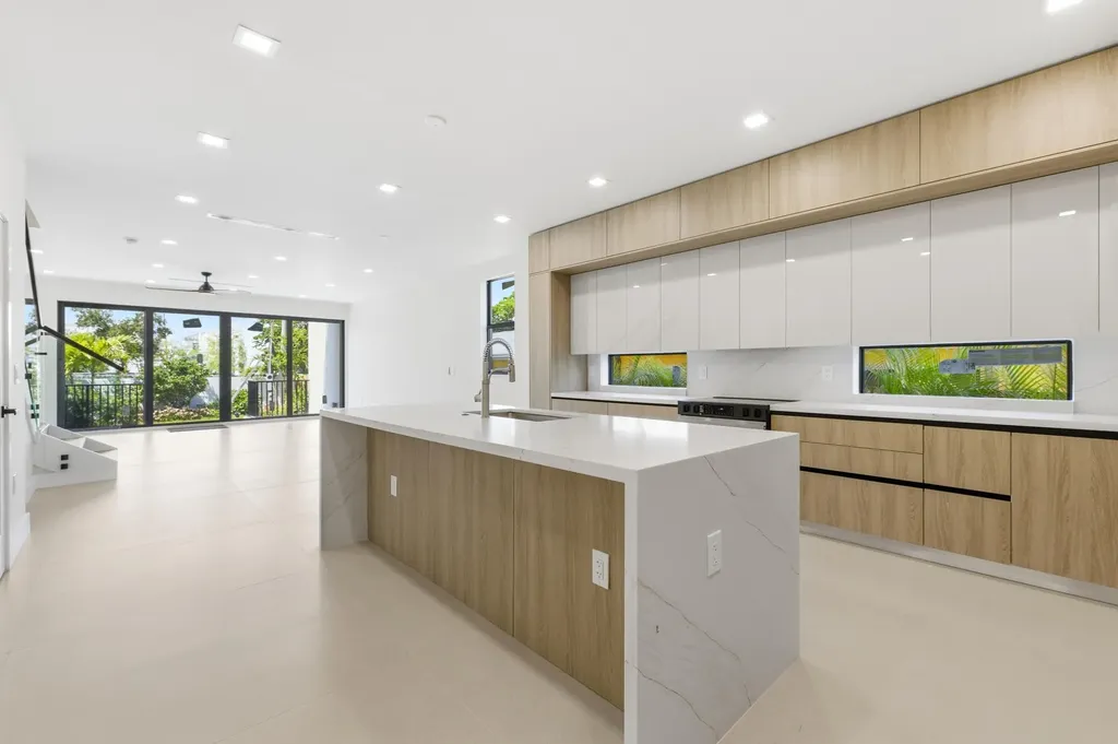 821 SW 1st Street Fort Lauderdale FL 33312