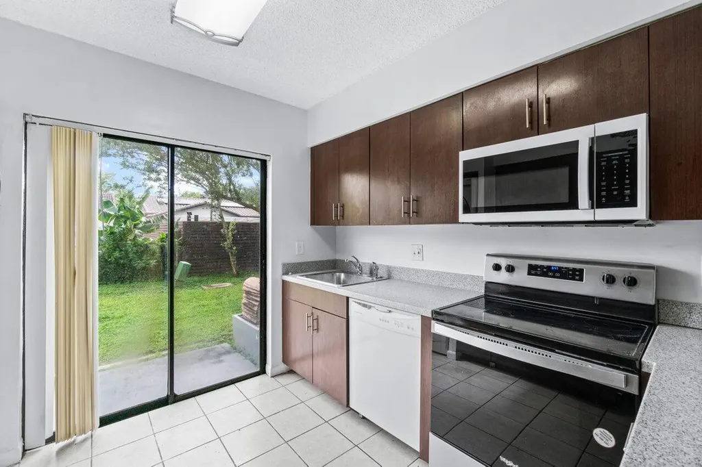 1837 NW 94th Avenue Coral Springs FL 33071