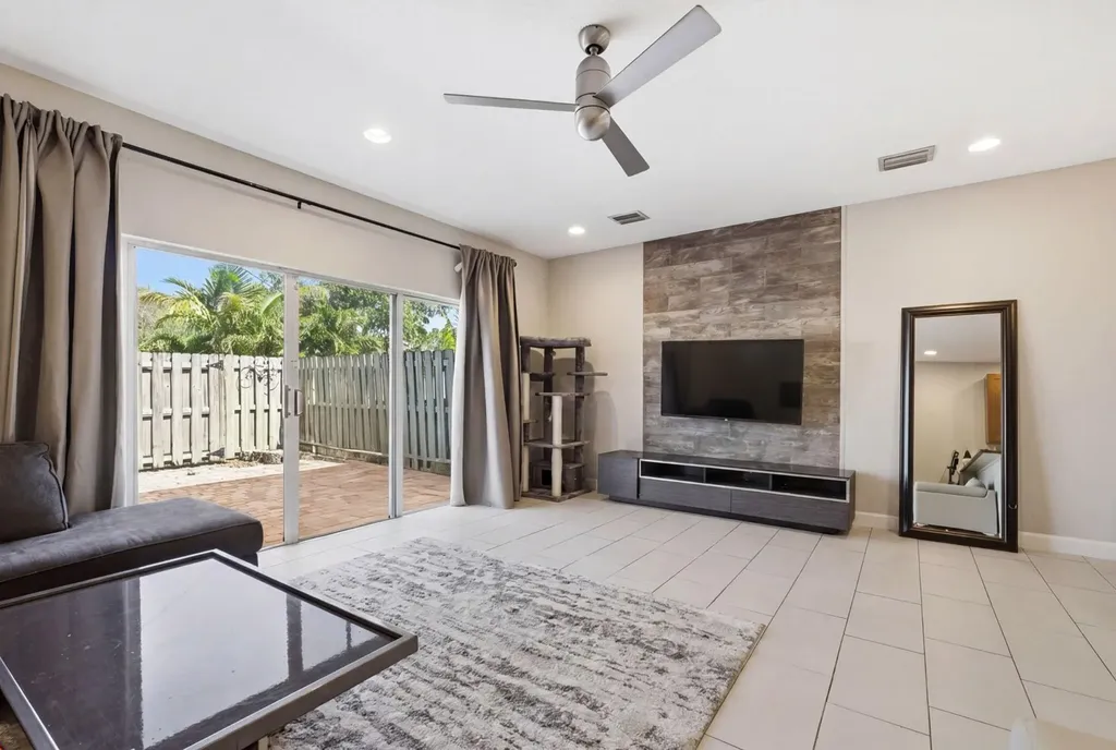 710 SW 4th Avenue Fort Lauderdale FL 33315