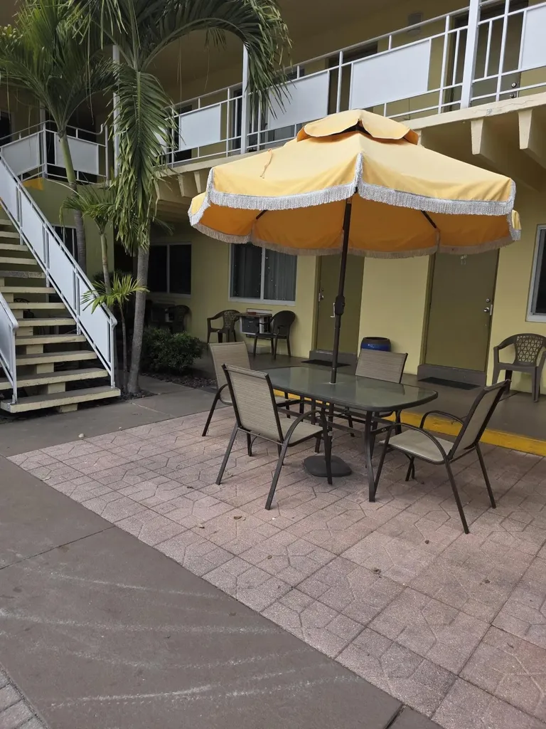 911 N Federal Highway Lake Worth Beach FL 33460