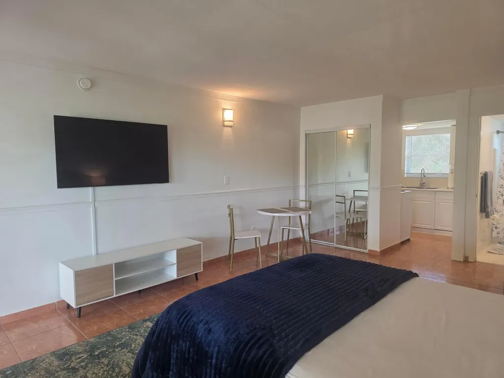911 N Federal Highway Lake Worth Beach FL 33460