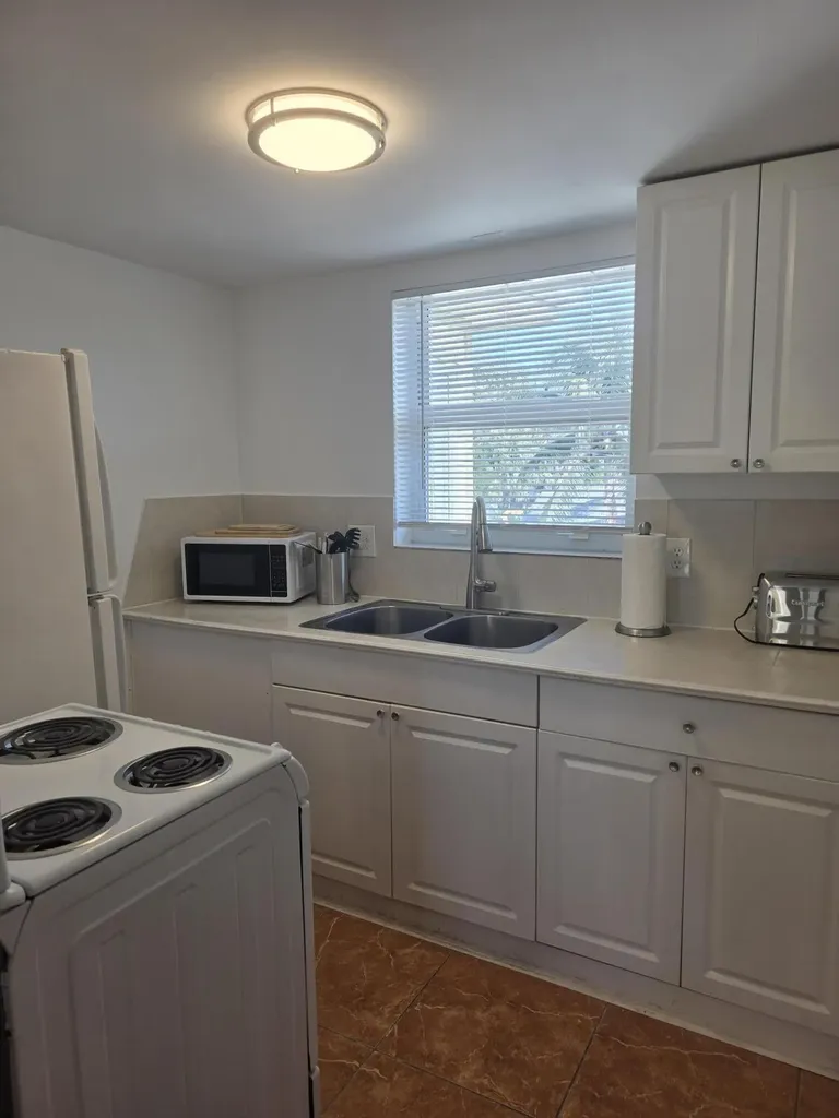 911 N Federal Highway Lake Worth Beach FL 33460