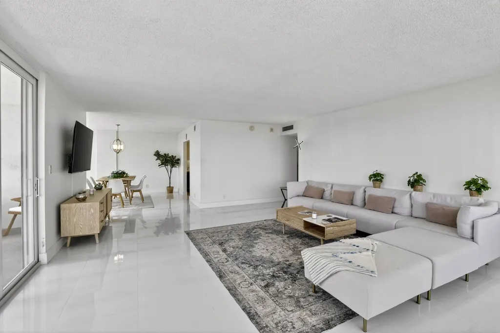 1170 N Federal Highway Fort Lauderdale FL 33304
