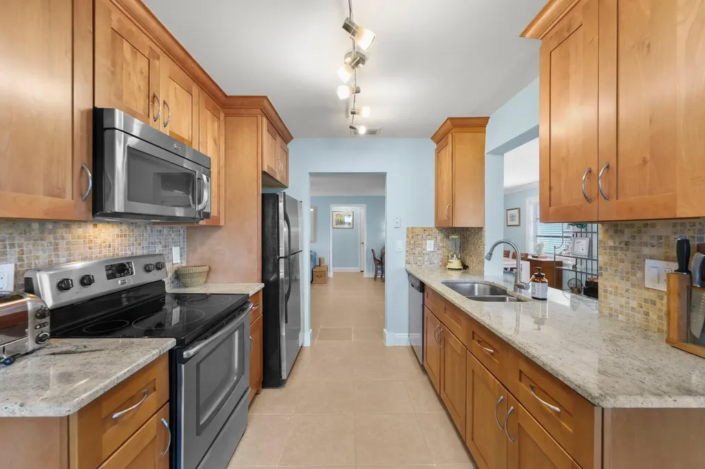 2114 SW 13th Place Boynton Beach FL 33426
