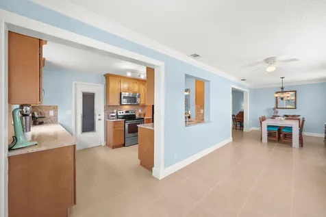 2114 SW 13th Place Boynton Beach FL 33426