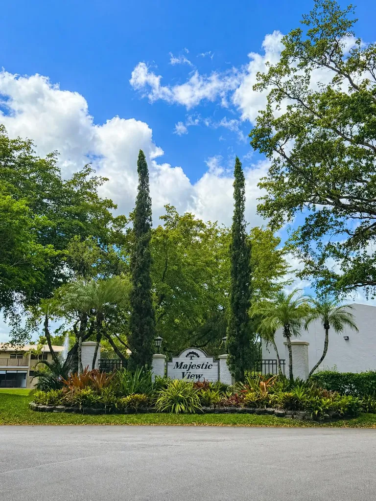 701 E Coco Plum Circle Plantation FL 33324