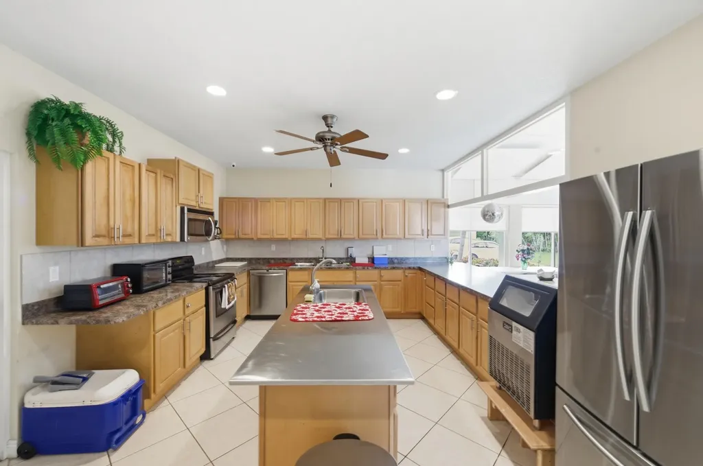 600 Snug Harbor Drive Boynton Beach FL 33435
