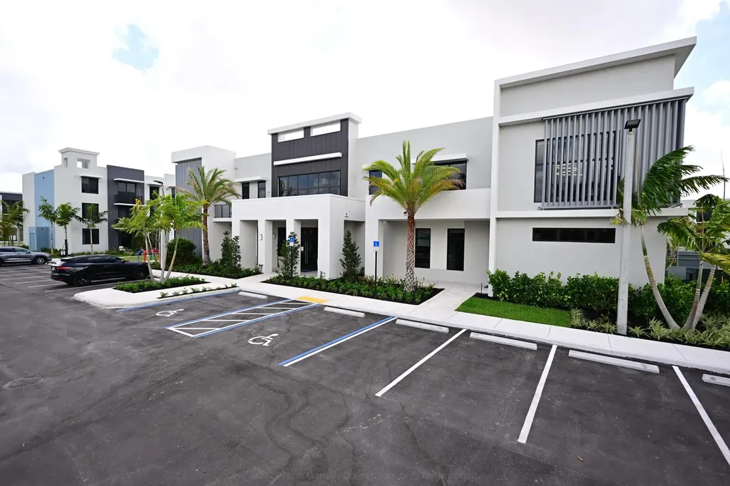 7200 W 4th Avenue Hialeah FL 33014