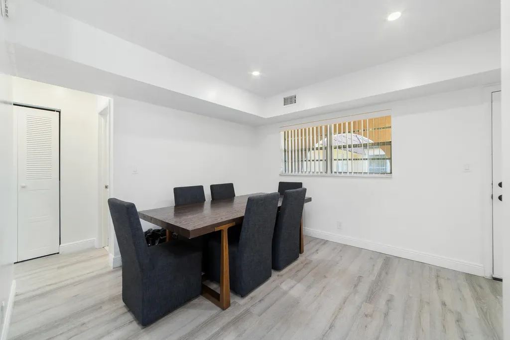 2710 Riverside Drive Coral Springs FL 33065