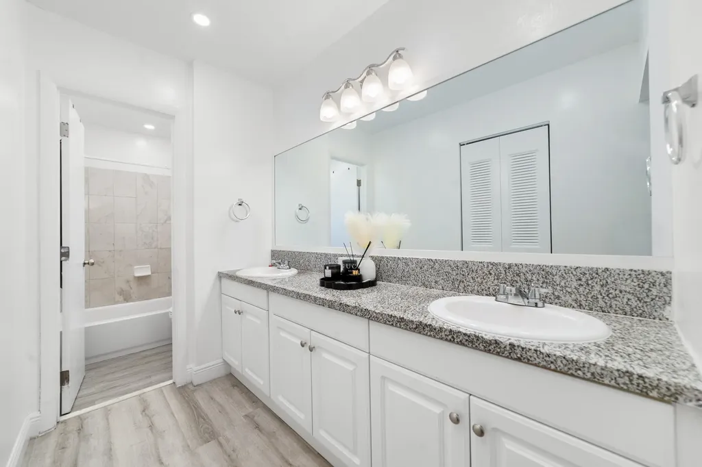 2710 Riverside Drive Coral Springs FL 33065