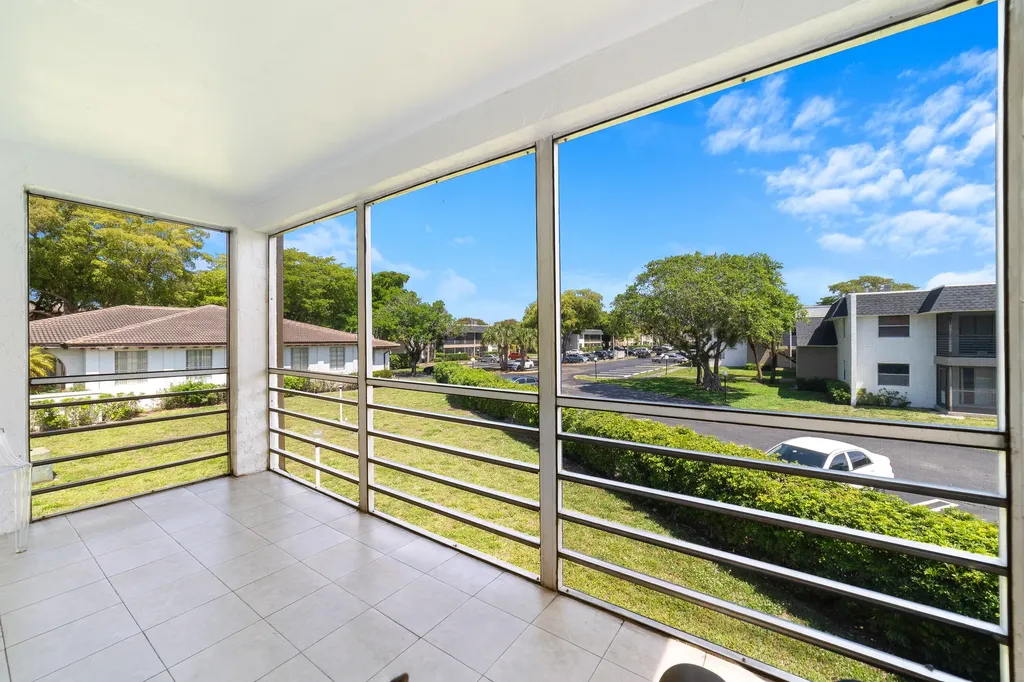 2710 Riverside Drive Coral Springs FL 33065