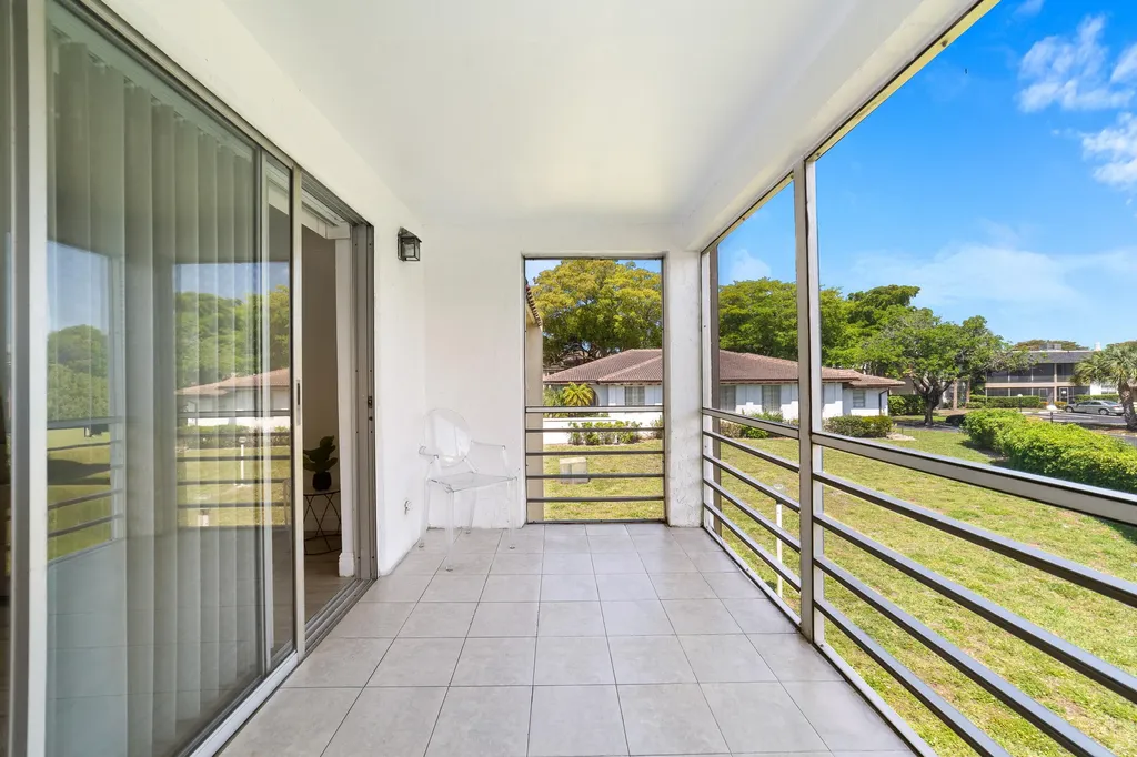 2710 Riverside Drive Coral Springs FL 33065