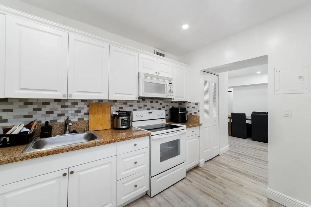 2710 Riverside Drive Coral Springs FL 33065