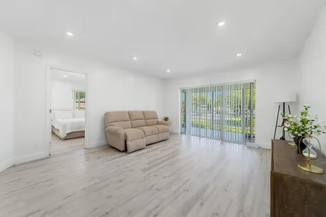 2710 Riverside Drive Coral Springs FL 33065