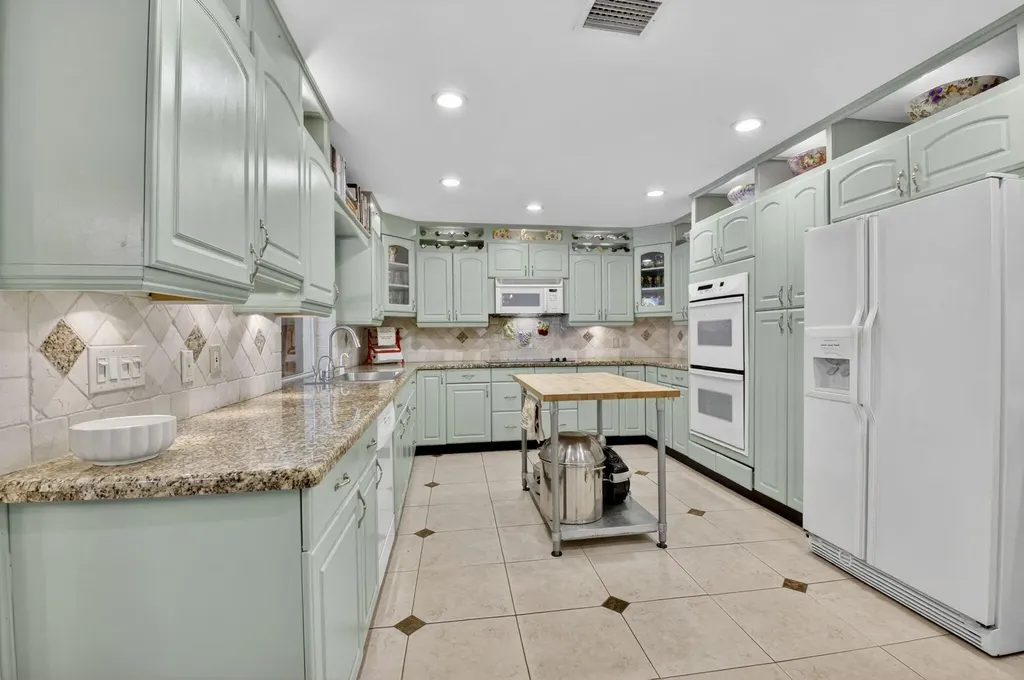19803 Back 9 Drive Boca Raton FL 33498