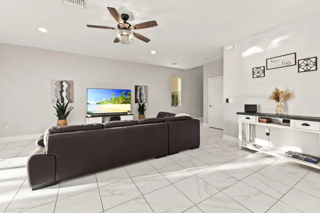 1962 NW Cataluna Circle Port St Lucie FL 34986