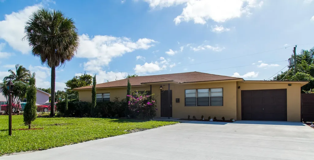 130 SW 14th Avenue Boynton Beach FL 33435