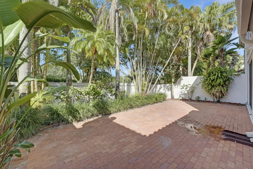 22508 Caravelle Circle Boca Raton FL 33433