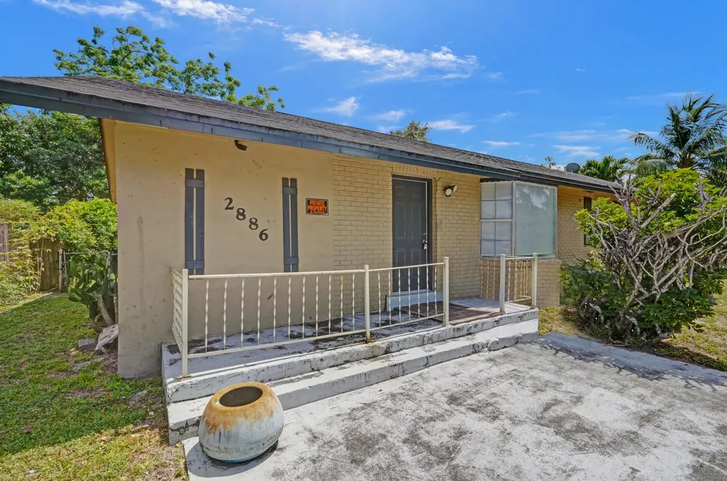 2886 Floral Road Lake Worth FL 33462