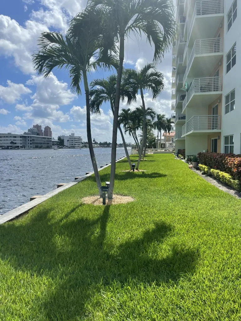 2900 NE 30th Street Fort Lauderdale FL 33306