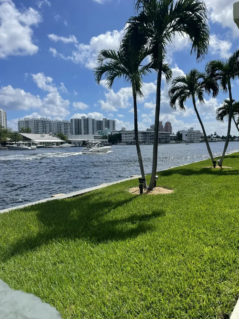 2900 NE 30th Street Fort Lauderdale FL 33306