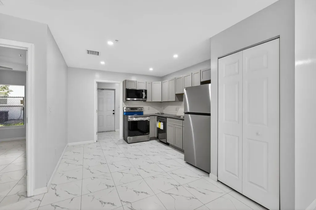 3255 Avenue J West Palm Beach FL 33404