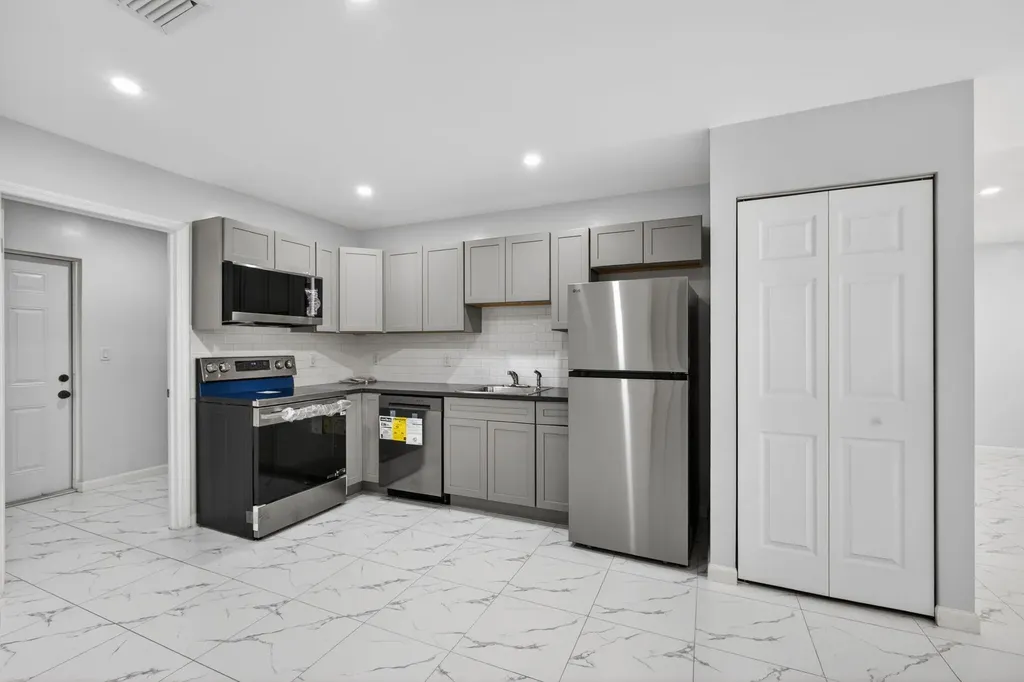 3255 Avenue J West Palm Beach FL 33404