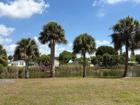 1075 Friendship Drive NE Moore Haven FL 33471