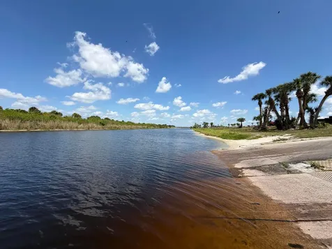 1075 Friendship Drive NE Moore Haven FL 33471