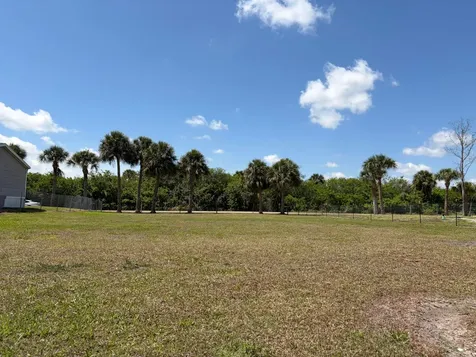 1075 Friendship Drive NE Moore Haven FL 33471