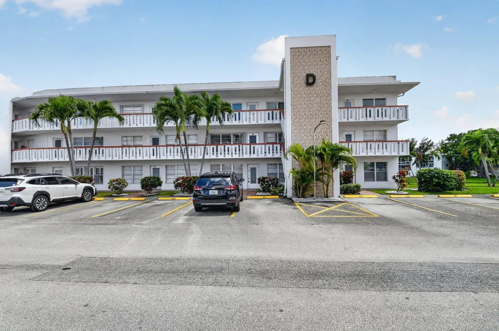 202 Wellington D West Palm Beach FL 33417
