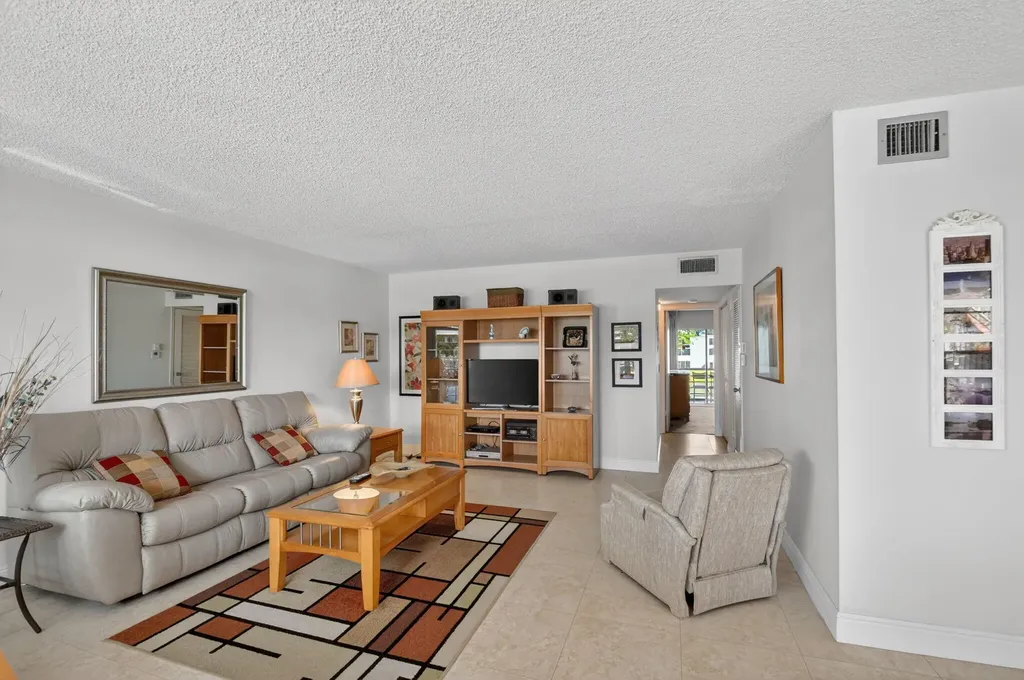 202 Wellington D West Palm Beach FL 33417