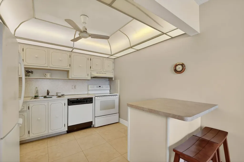 202 Wellington D West Palm Beach FL 33417