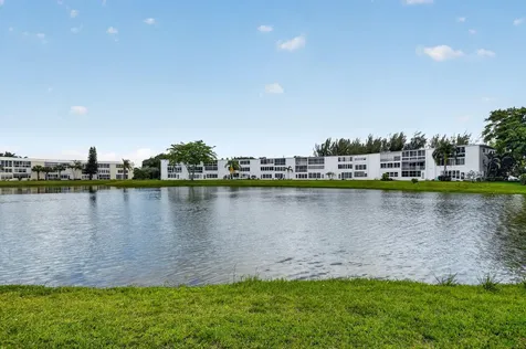 202 Wellington D West Palm Beach FL 33417