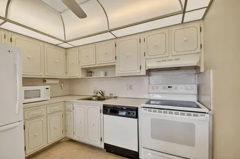 202 Wellington D West Palm Beach FL 33417