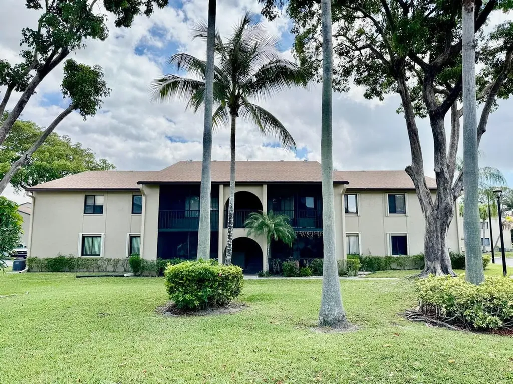520 Shady Pine Way Greenacres FL 33415