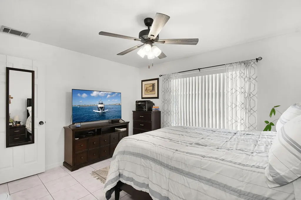 1661 SE Kestwick Court Port St Lucie FL 34952