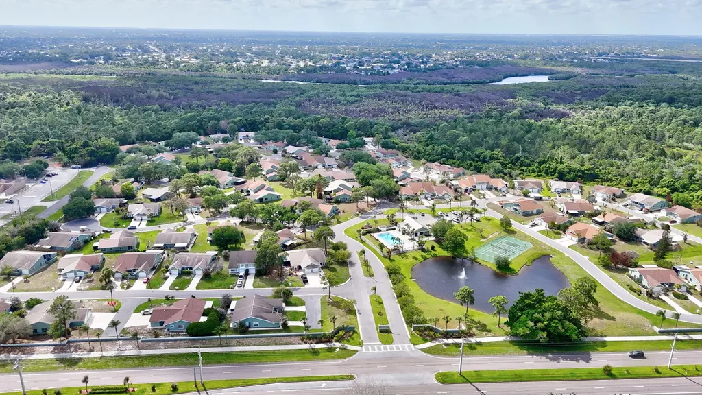 1661 SE Kestwick Court Port St Lucie FL 34952