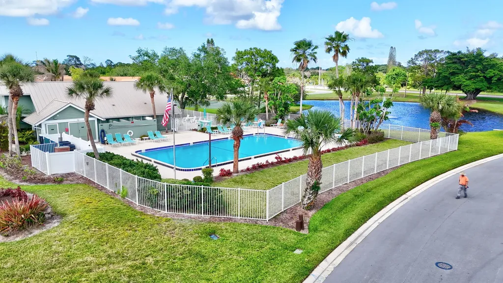 1661 SE Kestwick Court Port St Lucie FL 34952