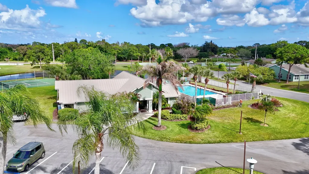 1661 SE Kestwick Court Port St Lucie FL 34952