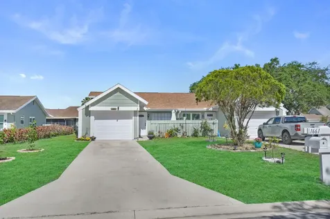 1661 SE Kestwick Court Port St Lucie FL 34952