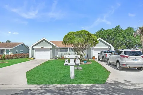 1661 SE Kestwick Court Port St Lucie FL 34952