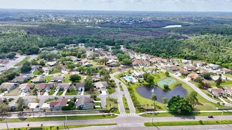 1661 SE Kestwick Court Port St Lucie FL 34952