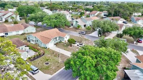 1661 SE Kestwick Court Port St Lucie FL 34952