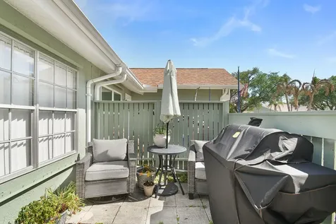 1661 SE Kestwick Court Port St Lucie FL 34952