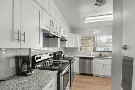 1661 SE Kestwick Court Port St Lucie FL 34952