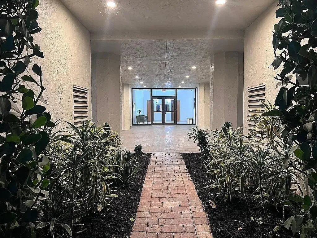 6463 La Costa Drive Boca Raton FL 33433