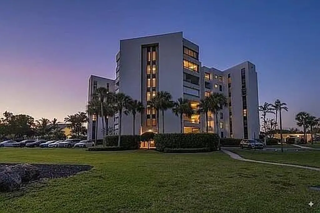 6463 La Costa Drive Boca Raton FL 33433